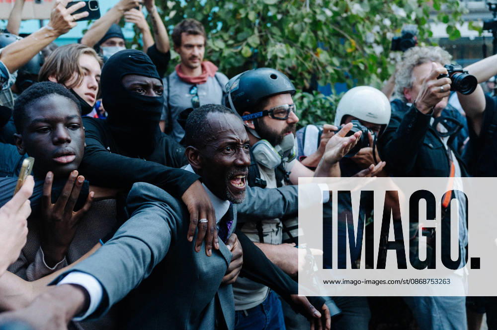Bally Bagayoko, mayor of Saint-Denis, attempting to protect demonstrators from police charges against the largely peaceful march. As part of the nationwide student protest, the march in Paris on Tuesday drew between 56,000 and 100,000 demonstrators, according to the Ministry of the Interior and the organising secondary school and student organisations (USL, FAGE, Union étudiante, UNEF). The demonstration proceeded peacefully, despite a few scuffles at Place de la Nation. - 06 10 2026 - France Ile-de-France (region) Paris - JanxSchmidt-Whitley LexPictorium LePictorium_0342035