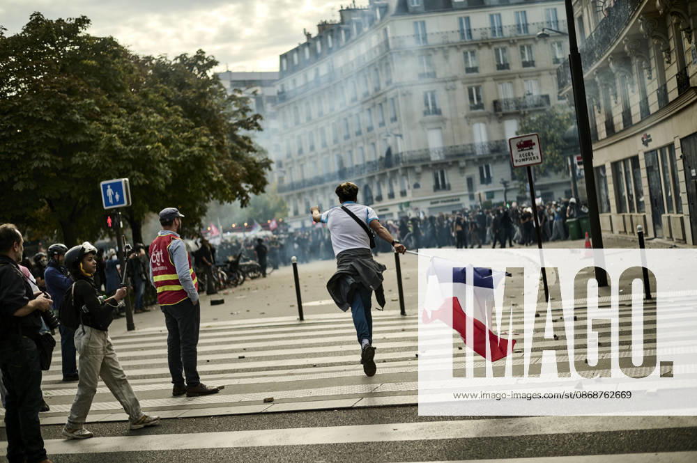 High school students protest in Paris, on October 6, 2026. - 06 10 2026 - France Ile-de-France (region) Paris - AntoninxBuratx Pictorium LePictorium_0342094
