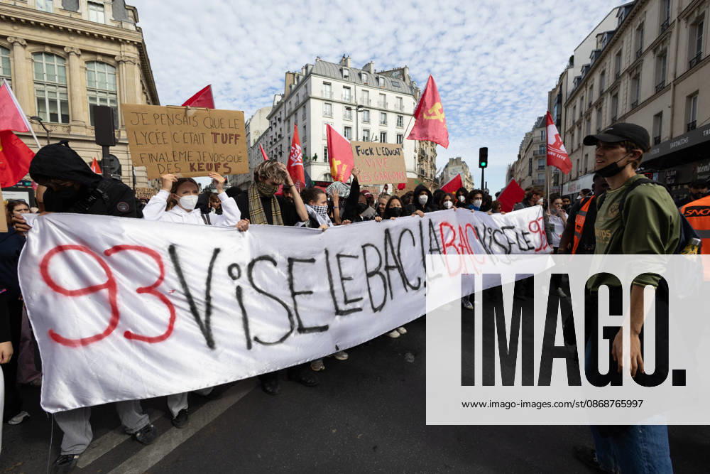 Student Demonstration - Paris RL Protesters hold signs as they take part in a demonstration as part of a nationwide day of actions called by high-school students, joined by unions and teachers, who for days have been demanding better learning conditions in protests punctuated by violent confrontations in Paris on October 6, 2026. Photo by Raphael Lafargue ABACAPRESS.COM Paris France