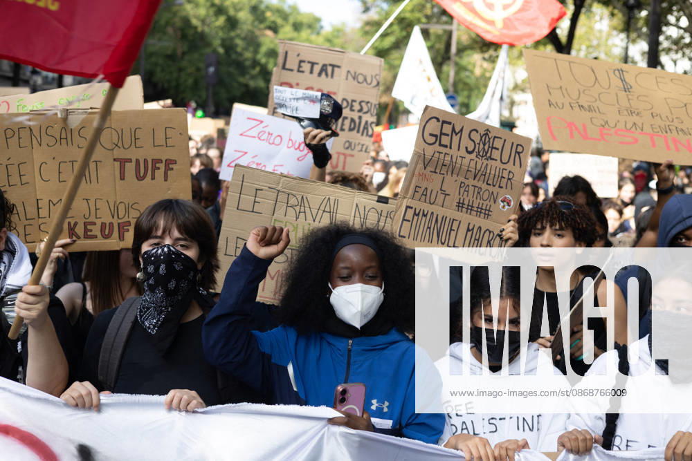 Student Demonstration - Paris RL Protesters hold signs as they take part in a demonstration as part of a nationwide day of actions called by high-school students, joined by unions and teachers, who for days have been demanding better learning conditions in protests punctuated by violent confrontations in Paris on October 6, 2026. Photo by Raphael Lafargue ABACAPRESS.COM Paris France