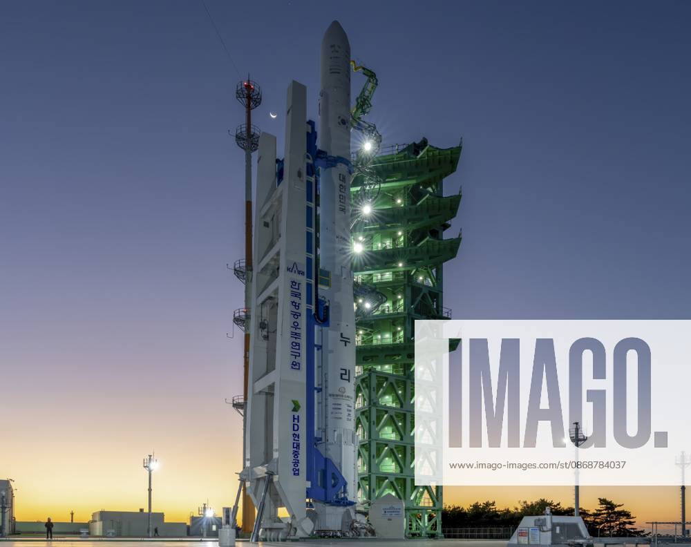 Oct 7, 2026-Goheung, South Korea-South Korea s homegrown Nuri rocket stands on a launchpad at the Naro Space Center in Goheung, about 400 kilometers south of Seoul, ahead of its fifth launch on Oct. 7, 2026. Korea will launch its homegrown Nuri rocket at 12:25 p.m. on Wednesday, Korea AeroSpace Administration (KASA) announced. It is set to take off from the Naro Space Center in Goheung County, South Jeolla. Goheung SOUTH KOREA - ZUMAs168 20261007_zih_s168_002