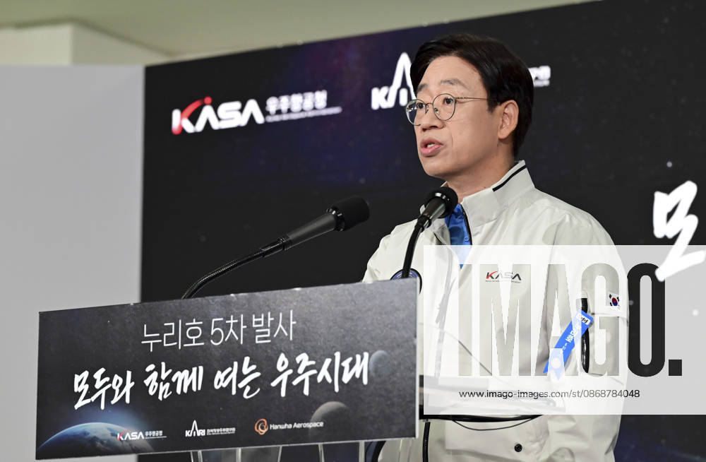 Oct 7, 2026-Goheung, South Korea-Oh Tae-seok, administrator of the Korea AeroSpace Administration (KASA), announces the homegrown Nuri rocket s launch schedule on Oct. 7, 2026, at the Naro Space Center in Goheung, about 400 kilometers south of Seou. Korea will launch its homegrown Nuri rocket at 12:25 p.m. on Wednesday, Korea AeroSpace Administration (KASA) announced. It is set to take off from the Naro Space Center in Goheung County, South Jeolla. Goheung SOUTH KOREA - ZUMAs168 20261007_zih_s168_005