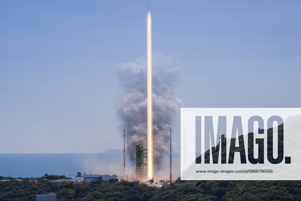 Oct 7, 2026-Goheung, South Korea-South Korea s Nuri space rocket lifts off from the Naro Space Center in Goheung, about 400 kilometers south of Seoul, on Oct. 7, 2026. South Korea launched its homegrown Nuri rocket Wednesday on its fifth flight, placing 15 satellites into orbit, including five that will form part of the country s first domestically launched microsatellite constellation. Goheung SOUTH KOREA - ZUMAs168 20261007_zih_s168_010