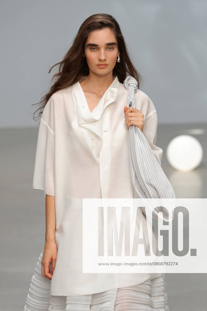 PFW - CFCL Runway A model walks the runway during the CFCL Ready to Wear Fall Winter 2026-2027 fashion show as part of Paris Fashion Week on March 10, 2026 in Paris, France. Photo by Alain-Gil Gonzalez ABACAPRESS.COM Paris France