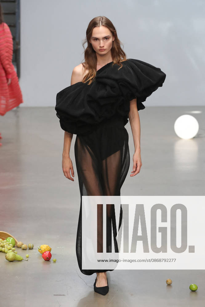 PFW - CFCL Runway A model walks the runway during the CFCL Ready to Wear Fall Winter 2026-2027 fashion show as part of Paris Fashion Week on March 10, 2026 in Paris, France. Photo by Alain-Gil Gonzalez ABACAPRESS.COM Paris France
