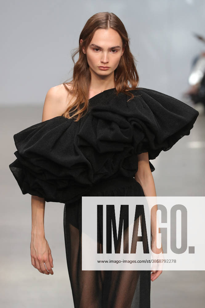 PFW - CFCL Runway A model walks the runway during the CFCL Ready to Wear Fall Winter 2026-2027 fashion show as part of Paris Fashion Week on March 10, 2026 in Paris, France. Photo by Alain-Gil Gonzalez ABACAPRESS.COM Paris France