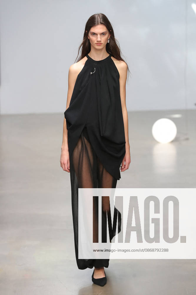 PFW - CFCL Runway A model walks the runway during the CFCL Ready to Wear Fall Winter 2026-2027 fashion show as part of Paris Fashion Week on March 10, 2026 in Paris, France. Photo by Alain-Gil Gonzalez ABACAPRESS.COM Paris France