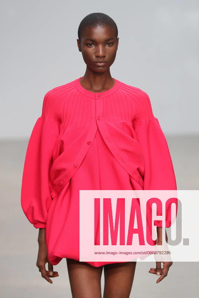 PFW - CFCL Runway A model walks the runway during the CFCL Ready to Wear Fall Winter 2026-2027 fashion show as part of Paris Fashion Week on March 10, 2026 in Paris, France. Photo by Alain-Gil Gonzalez ABACAPRESS.COM Paris France
