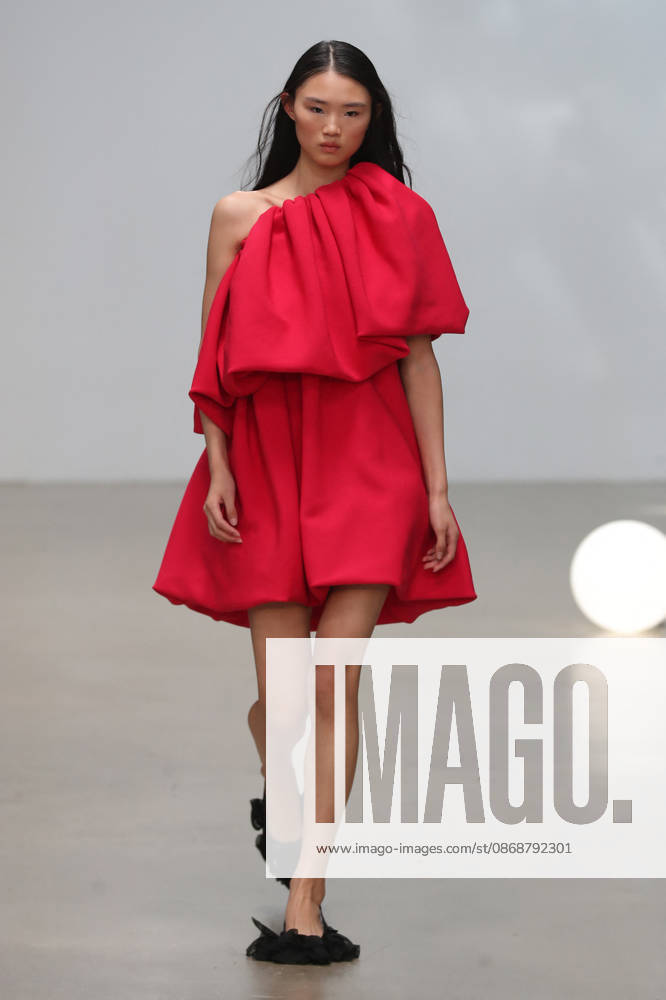 PFW - CFCL Runway A model walks the runway during the CFCL Ready to Wear Fall Winter 2026-2027 fashion show as part of Paris Fashion Week on March 10, 2026 in Paris, France. Photo by Alain-Gil Gonzalez ABACAPRESS.COM Paris France