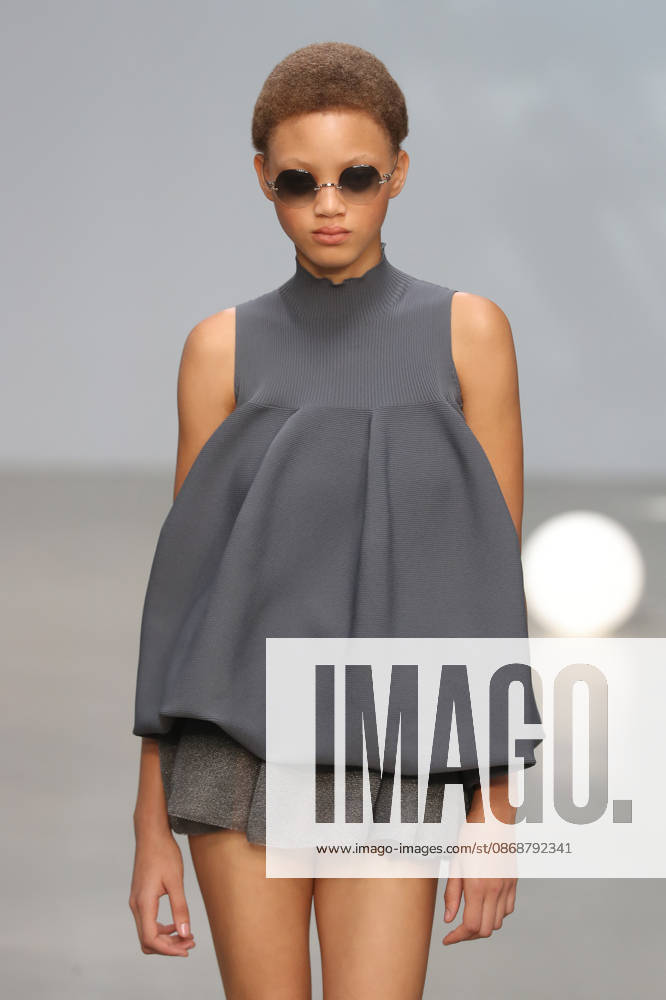 PFW - CFCL Runway A model walks the runway during the CFCL Ready to Wear Fall Winter 2026-2027 fashion show as part of Paris Fashion Week on March 10, 2026 in Paris, France. Photo by Alain-Gil Gonzalez ABACAPRESS.COM Paris France
