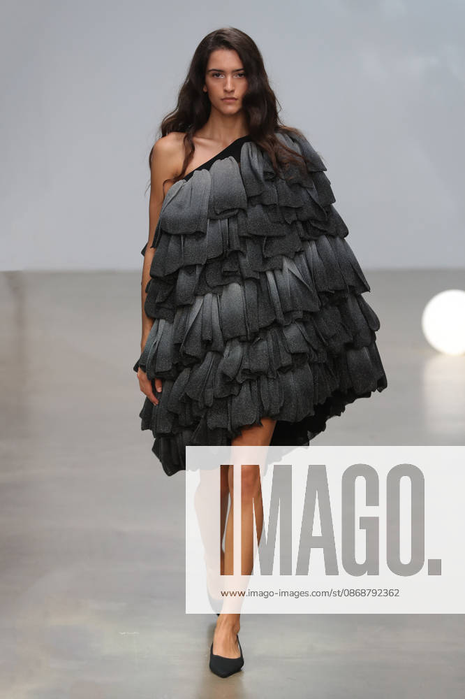 PFW - CFCL Runway A model walks the runway during the CFCL Ready to Wear Fall Winter 2026-2027 fashion show as part of Paris Fashion Week on March 10, 2026 in Paris, France. Photo by Alain-Gil Gonzalez ABACAPRESS.COM Paris France