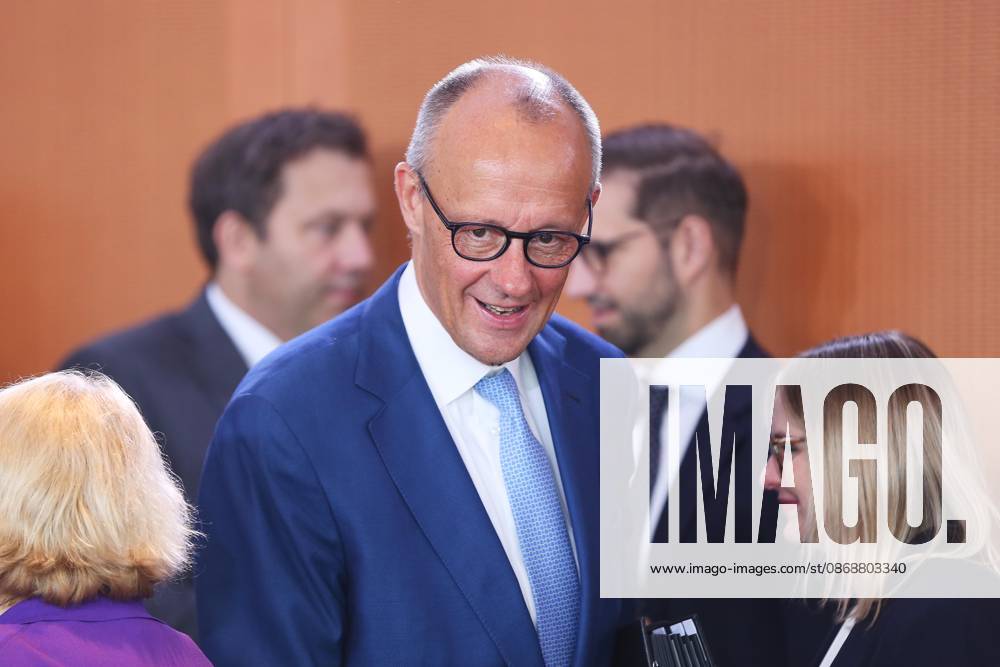 Berlin, Germany, October 7, 2026, Federal Chancellery, 61st Cabinet Meeting: Federal Chancellor Friedrich Merz (CDU) and his cabinet at the start of the meeting