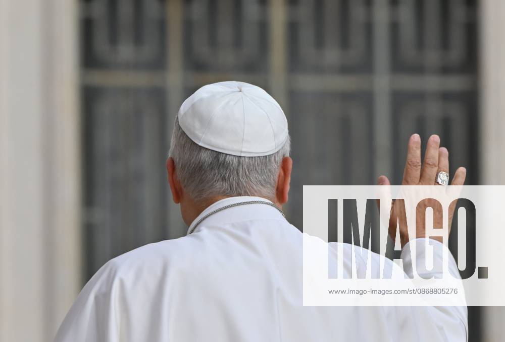 Italy, Rome,Vatican 2026-10-07 : Pope Leo XIV during his weekly general audience in St Peter s Square Italy, Rome,Vatican 2026-10-07 : Pope Leo XIV during his weekly general audience in St Peter s Square Copyright alessia.giuliani CPP - NO BOOKS