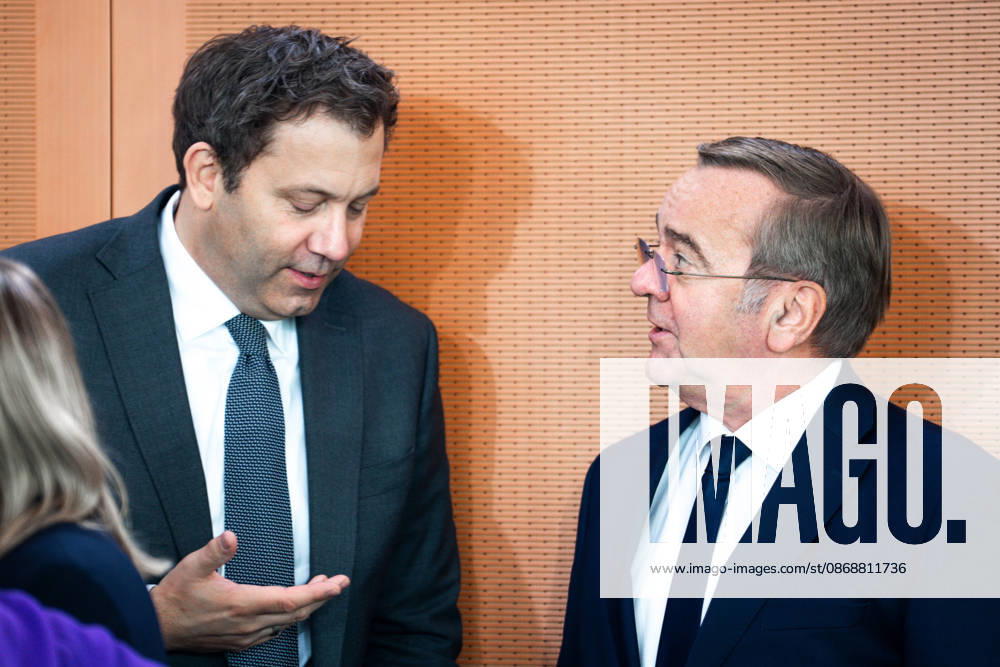 61st Meeting of the Federal Cabinet – Latest News, October 7, 2026, Berlin, Lars Klingbeil, Federal Minister of Finance and Vice Chancellor, in conversation with Boris Pistorius, Federal Minister of Defense, ahead of the Cabinet meeting; Federal Cabinet meeting at the Federal Chancellery in Berlin, Berlin, Germany