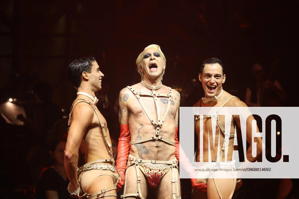 Mario Vaquerizo Presents the Musical *Cabaret* in Madrid Mario Vaquerizo during the press preview of the musical *Cabaret* at Espacio Delicias on October 7, 2026, in Madrid, Spain. The artist will take on this iconic role starting October 9 at an even more immersive venue. CELEBRITIES MUSIC CABARET MUSICAL Madrid Madrid Spain