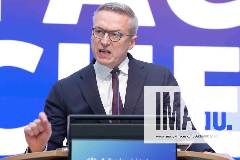 Statement by the Federal Minister for Digital Affairs on Government Modernization: Dr. Karsten Wildberger, Minister for Digital Affairs, is pictured reinforcing his remarks with gestures and facial expressions during his statement on the Cabinet’s decision regarding the report on one year of government modernization, Berlin, October 7, 2026, Berlin, Berlin, Germany