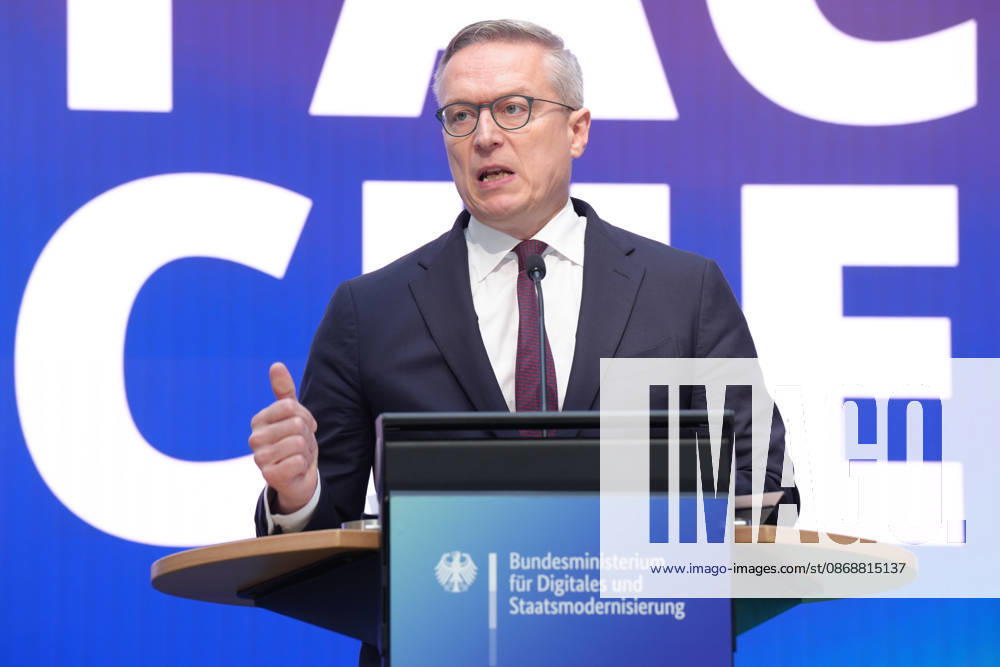 Statement by the Federal Minister for Digital Affairs on Government Modernization: Dr. Karsten Wildberger, Minister for Digital Affairs, is pictured reinforcing his remarks with gestures and facial expressions during his statement on the Cabinet’s decision regarding the report on one year of government modernization, Berlin, October 7, 2026, Berlin, Berlin, Germany
