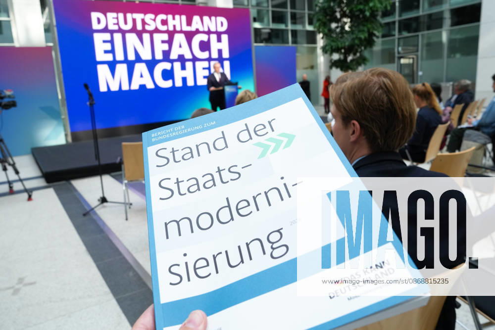 Statement by the Federal Minister for Digital Affairs on Government Modernization The report in bound form in the background Dr. Karsten Wildberger delivering a statement on the Cabinet’s decision regarding the report on one year of government modernization, Berlin, October 7, 2026 Berlin Berlin Germany