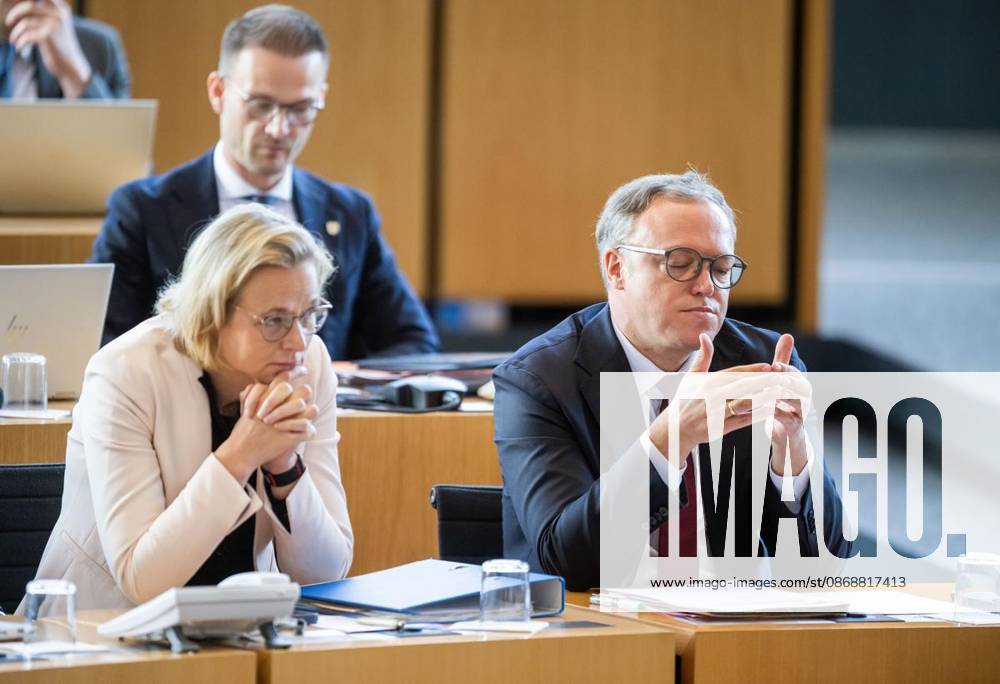 8 THURINGIAN STATE PARLIAMENT 55TH PLENARY SESSION ** FOR ** ** Oct. 7, 2026, Erfurt, Thuringian State Parliament, 8th Legislative Term, 55th Plenary Session: Photo featuring Minister-President Mario Voigt (CDU), Katja Wolf of Thuringia Fair, Thuringia’s Minister of Finance and Deputy Minister-President, Germany, Thu