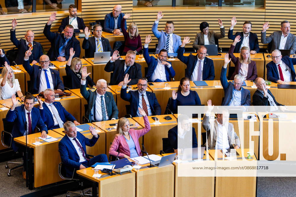 GER, Political News, 8th Legislative Session, 56th Plenary Session in the Plenary Hall of the Thuringian State Parliament Open vote by the AfD party Subject of the special session: Dissolution of the 8th Thuringian State Parliament pursuant to Article 50, Paragraph 2, Sentence 1, No. 1 of the Constitution of the Free State of Thuringia 99096 Erfurt Thuringian State Parliament Th