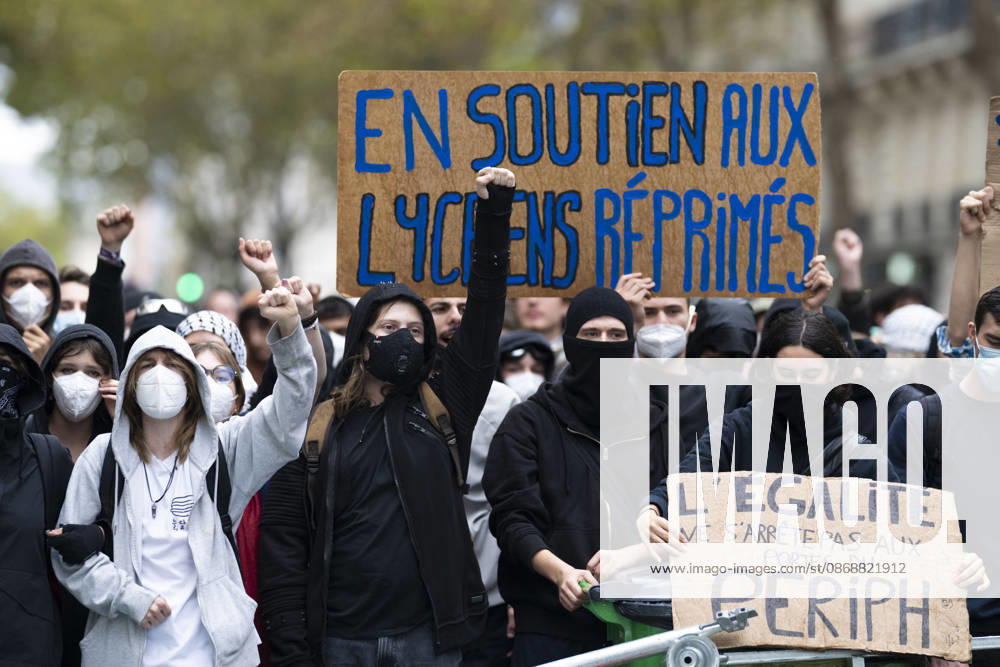 Students Demonstration outside Science Po Paris Students on Boulevard Saint Germain during a demonstration outside Science Po in Paris, France on October 7 2026 in support of high school students. Photo by Eliot Blondet ABACAPRESS.COM Paris France
