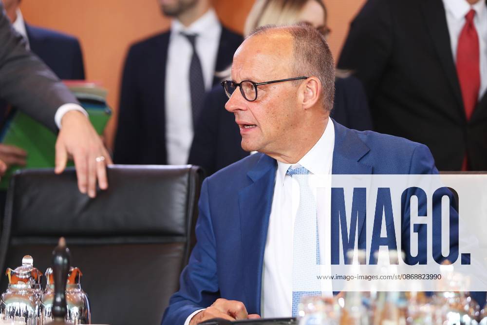 Berlin, Germany, October 7, 2026, Federal Chancellery, 61st Cabinet Meeting: Federal Chancellor Friedrich Merz (CDU) and his cabinet at the start of the meeting