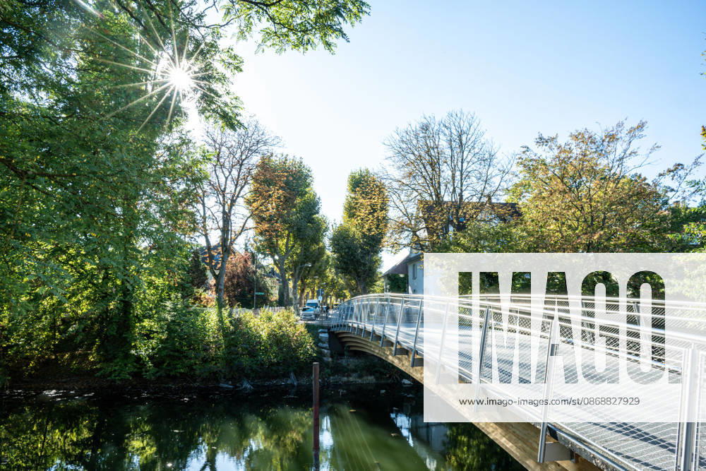 Sunshine Instead of Autumn Gray: Kehl Enjoys Mild October Weather; Sunny and, for this time of year, mild autumn weather on W
