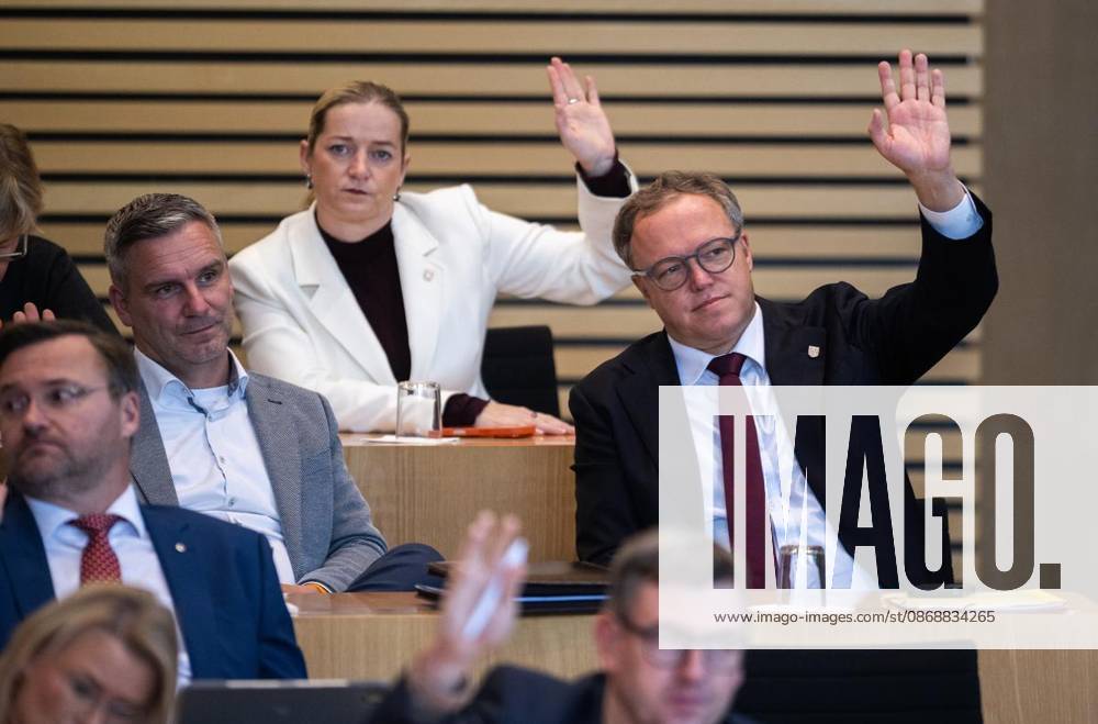 8 THURINGIAN STATE PARLIAMENT 56th PLENARY SESSION ** FOR ** ** Oct. 7, 2026, Erfurt, Thuringian State Parliament, 8th Legislative Term, 56th Plenary Session. Photo: Beate Meißner (CDU), Thuringian Minister of Justice, Migration, and Consumer Protection; Minister-President Mario Voigt (CDU). Germany, Thuringia, Erfurt. Copyright Sas