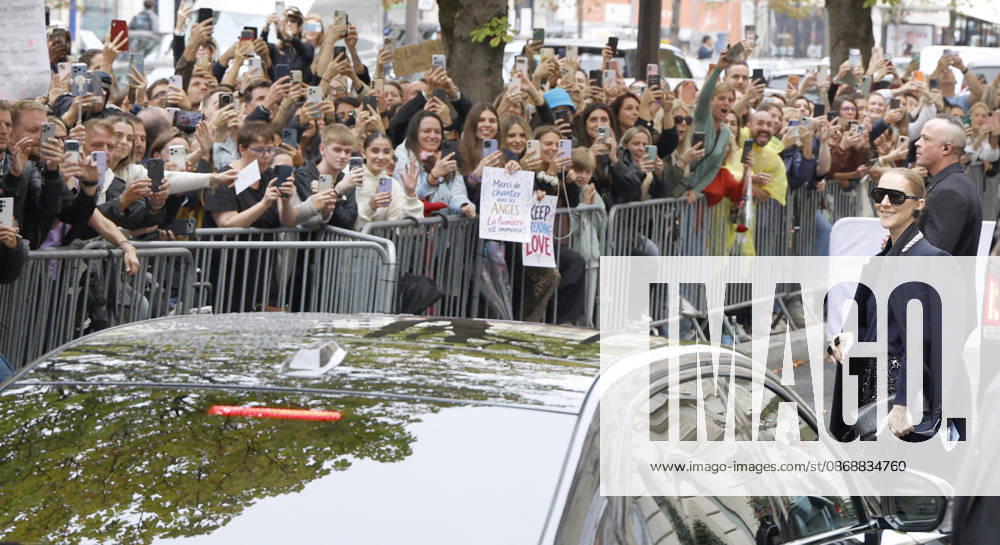 Céline Dion greets her fans in the rain as she leaves the Royal Monceau Hotel in Paris, before heading to the La Plénitude Arena in Paris La Défense to continue her concert series, October 7, 2026 Christophe Aubert Bestimage Celine Dion greets fans in the rain as she leaves the Royal Monceau Hotel in Paris, before heading to the La Plénitude Arena at Paris La Défense to continue her concert series on October 7, 2026 Paris, France