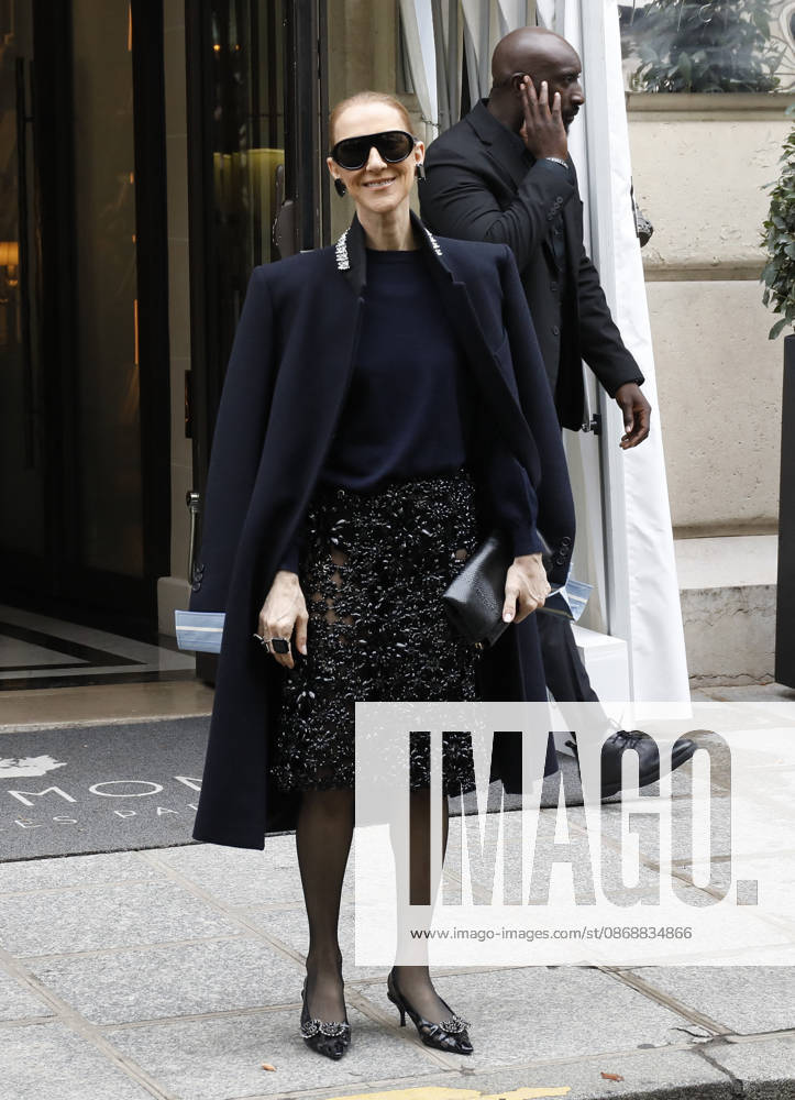 Céline Dion greets her fans in the rain as she leaves the Royal Monceau Hotel in Paris, before heading to the La Plénitude Arena in Paris La Défense to continue her concert series, October 7, 2026 Marc Ausset Lacroix Bestimage Celine Dion greets fans in the rain as she leaves the Royal Monceau Hotel in Paris, before heading to the La Plénitude Arena at Paris La Défense to continue her concert series on October 7, 2026 Paris, France