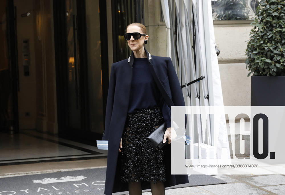 Céline Dion greets her fans in the rain as she leaves the Royal Monceau Hotel in Paris, before heading to the La Plénitude Arena in Paris La Défense to continue her concert series, October 7, 2026 Marc Ausset Lacroix Bestimage Celine Dion greets fans in the rain as she leaves the Royal Monceau Hotel in Paris, before heading to the La Plénitude Arena at Paris La Défense to continue her concert series on October 7, 2026 Paris, France
