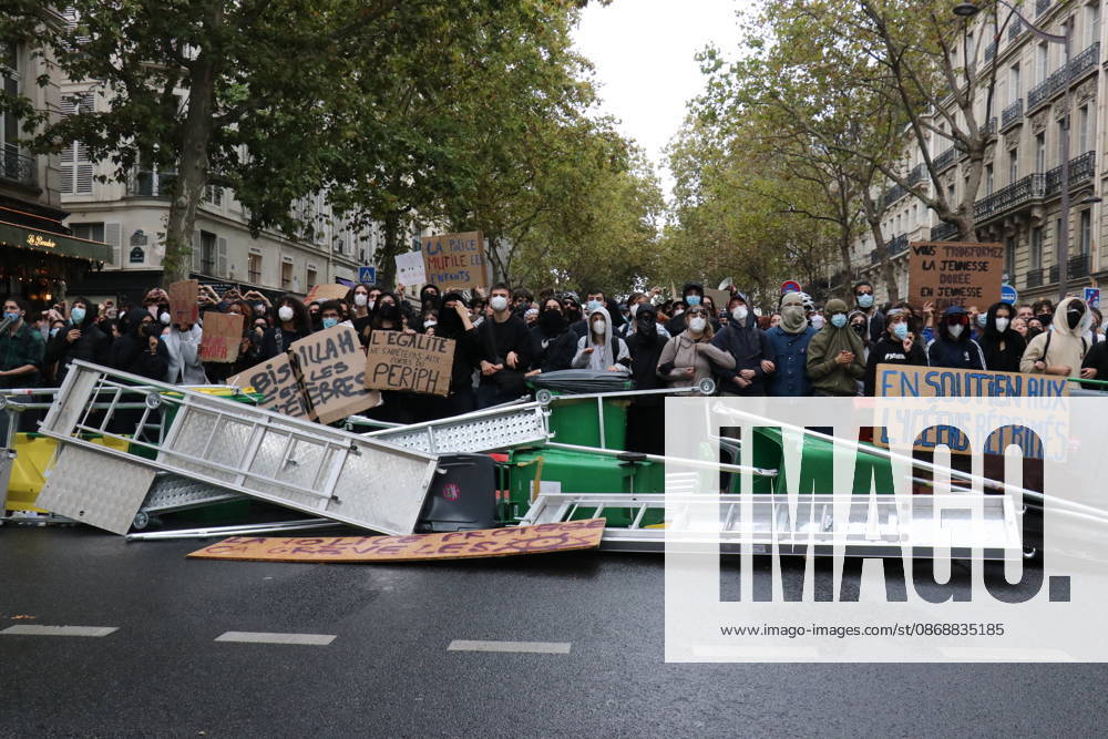 Student blockade near Sciences Po Paris PARIS, FRANCE - OCTOBER 7: Students gather behind makeshift barricades made of trash bins and metal barriers near Sciences Po Paris as part of ongoing mobilization linked to the broader high school and university protest movement in Paris, France, on October 7, 2026. A heavy police presence is deployed at the scene as students denounce conditions in the education system and express solidarity with mobilized high school students. Umit Donmez Anadolu Paris France. Editorial use only. Please get in touch for any other usage.