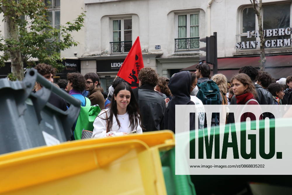 Student blockade near Sciences Po Paris PARIS, FRANCE - OCTOBER 7: Students gather behind makeshift barricades made of trash bins and metal barriers near Sciences Po Paris as part of ongoing mobilization linked to the broader high school and university protest movement in Paris, France, on October 7, 2026. A heavy police presence is deployed at the scene as students denounce conditions in the education system and express solidarity with mobilized high school students. Umit Donmez Anadolu Paris France. Editorial use only. Please get in touch for any other usage.