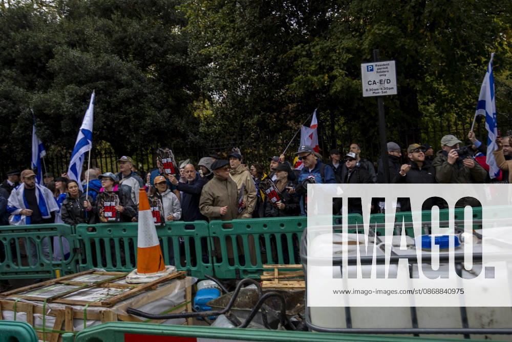 Pro-Israel Counter-Protest Disrupts Pro-Palestine Student March Russell Square, London, October 7, 2026 A pro-Palestine student march travelled from Lincolns Inn Fields towards Russell Square, where pro-Israel counter-protesters gathered with Israeli flags and placards. The counter-protest disrupted the student demonstration as police maintained a presence and kept the two groups separated., Credit:Zak Irfan Avalon
