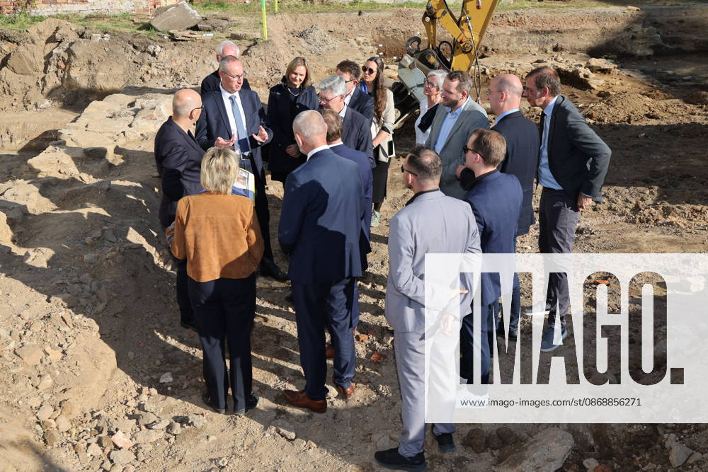 Erster Spatenstich: Baustart für das Sorbisches Wissensforum in Bautzen Bautzen, 7. Oktober 2026. Mit dem feierlichen ersten Spatenstich haben heute in Bautzen die Bauarbeiten für das Sorbisches Wissensforum begonnen. Das rund 50 Millionen Euro teure Großprojekt auf dem historischen Lauenareal gilt als der bisher bedeutendste Meilenstein der Stiftung für das sorbische Volk und wird vollständig über Mittel aus dem sächsischen Strukturwandel finanziert. Bis zur geplanten Fertigstellung im Jahr 2030 entsteht ein moderner, multifunktionaler Gebäudekomplex nach Plänen des Münchner Architekturbüros bogevischs buero. Der Neubau wird zwei der wichtigsten sorbischen Institutionen unter einem Dach vereinen: das Sorbisches Museum mit einer