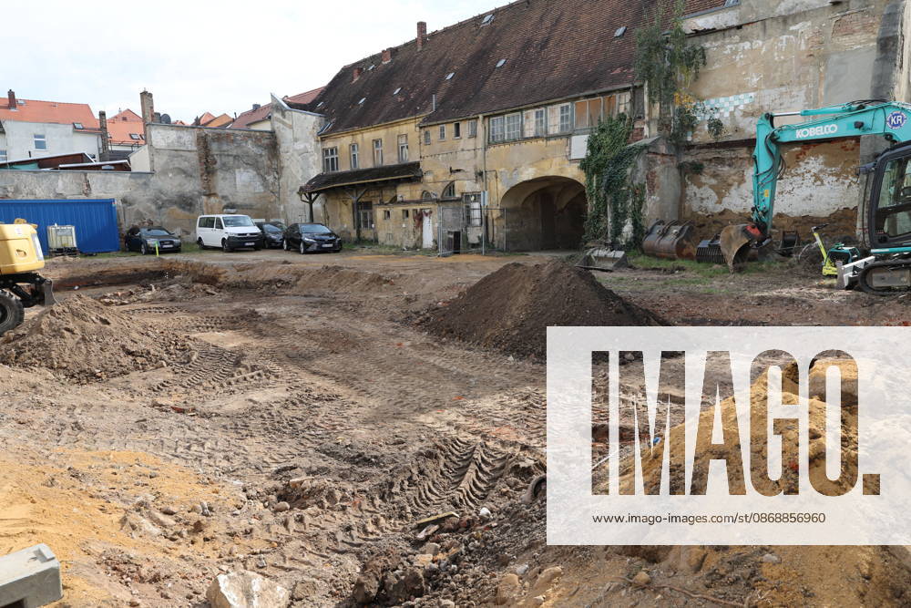 Erster Spatenstich: Baustart für das Sorbisches Wissensforum in Bautzen Bautzen, 7. Oktober 2026. Mit dem feierlichen ersten Spatenstich haben heute in Bautzen die Bauarbeiten für das Sorbisches Wissensforum begonnen. Das rund 50 Millionen Euro teure Großprojekt auf dem historischen Lauenareal gilt als der bisher bedeutendste Meilenstein der Stiftung für das sorbische Volk und wird vollständig über Mittel aus dem sächsischen Strukturwandel finanziert. Bis zur geplanten Fertigstellung im Jahr 2030 entsteht ein moderner, multifunktionaler Gebäudekomplex nach Plänen des Münchner Architekturbüros bogevischs buero. Der Neubau wird zwei der wichtigsten sorbischen Institutionen unter einem Dach vereinen: das Sorbisches Museum mit einer