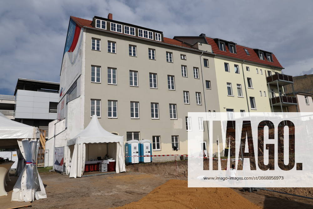 Erster Spatenstich: Baustart für das Sorbisches Wissensforum in Bautzen Bautzen, 7. Oktober 2026. Mit dem feierlichen ersten Spatenstich haben heute in Bautzen die Bauarbeiten für das Sorbisches Wissensforum begonnen. Das rund 50 Millionen Euro teure Großprojekt auf dem historischen Lauenareal gilt als der bisher bedeutendste Meilenstein der Stiftung für das sorbische Volk und wird vollständig über Mittel aus dem sächsischen Strukturwandel finanziert. Bis zur geplanten Fertigstellung im Jahr 2030 entsteht ein moderner, multifunktionaler Gebäudekomplex nach Plänen des Münchner Architekturbüros bogevischs buero. Der Neubau wird zwei der wichtigsten sorbischen Institutionen unter einem Dach vereinen: das Sorbisches Museum mit einer
