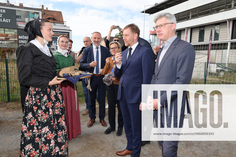 Erster Spatenstich: Baustart für das Sorbisches Wissensforum in Bautzen Bautzen, 7. Oktober 2026. Mit dem feierlichen ersten Spatenstich haben heute in Bautzen die Bauarbeiten für das Sorbisches Wissensforum begonnen. Das rund 50 Millionen Euro teure Großprojekt auf dem historischen Lauenareal gilt als der bisher bedeutendste Meilenstein der Stiftung für das sorbische Volk und wird vollständig über Mittel aus dem sächsischen Strukturwandel finanziert. Bis zur geplanten Fertigstellung im Jahr 2030 entsteht ein moderner, multifunktionaler Gebäudekomplex nach Plänen des Münchner Architekturbüros bogevischs buero. Der Neubau wird zwei der wichtigsten sorbischen Institutionen unter einem Dach vereinen: das Sorbisches Museum mit einer