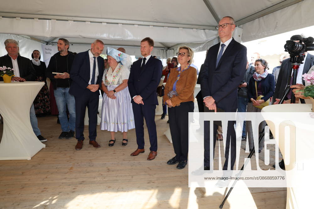 Erster Spatenstich: Baustart für das Sorbisches Wissensforum in Bautzen Bautzen, 7. Oktober 2026. Mit dem feierlichen ersten Spatenstich haben heute in Bautzen die Bauarbeiten für das Sorbisches Wissensforum begonnen. Das rund 50 Millionen Euro teure Großprojekt auf dem historischen Lauenareal gilt als der bisher bedeutendste Meilenstein der Stiftung für das sorbische Volk und wird vollständig über Mittel aus dem sächsischen Strukturwandel finanziert. Bis zur geplanten Fertigstellung im Jahr 2030 entsteht ein moderner, multifunktionaler Gebäudekomplex nach Plänen des Münchner Architekturbüros bogevischs buero. Der Neubau wird zwei der wichtigsten sorbischen Institutionen unter einem Dach vereinen: das Sorbisches Museum mit einer