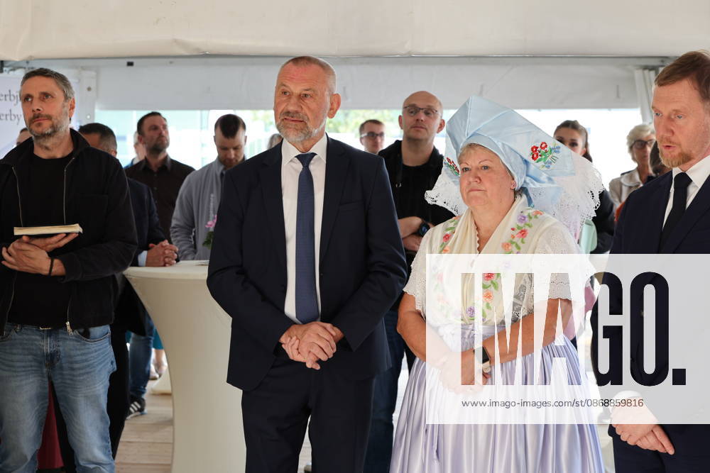 Erster Spatenstich: Baustart für das Sorbisches Wissensforum in Bautzen Bautzen, 7. Oktober 2026. Mit dem feierlichen ersten Spatenstich haben heute in Bautzen die Bauarbeiten für das Sorbisches Wissensforum begonnen. Das rund 50 Millionen Euro teure Großprojekt auf dem historischen Lauenareal gilt als der bisher bedeutendste Meilenstein der Stiftung für das sorbische Volk und wird vollständig über Mittel aus dem sächsischen Strukturwandel finanziert. Bis zur geplanten Fertigstellung im Jahr 2030 entsteht ein moderner, multifunktionaler Gebäudekomplex nach Plänen des Münchner Architekturbüros bogevischs buero. Der Neubau wird zwei der wichtigsten sorbischen Institutionen unter einem Dach vereinen: das Sorbisches Museum mit einer