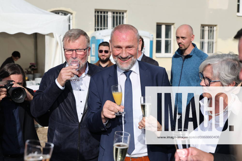 Erster Spatenstich: Baustart für das Sorbisches Wissensforum in Bautzen Bautzen, 7. Oktober 2026. Mit dem feierlichen ersten Spatenstich haben heute in Bautzen die Bauarbeiten für das Sorbisches Wissensforum begonnen. Das rund 50 Millionen Euro teure Großprojekt auf dem historischen Lauenareal gilt als der bisher bedeutendste Meilenstein der Stiftung für das sorbische Volk und wird vollständig über Mittel aus dem sächsischen Strukturwandel finanziert. Bis zur geplanten Fertigstellung im Jahr 2030 entsteht ein moderner, multifunktionaler Gebäudekomplex nach Plänen des Münchner Architekturbüros bogevischs buero. Der Neubau wird zwei der wichtigsten sorbischen Institutionen unter einem Dach vereinen: das Sorbisches Museum mit einer