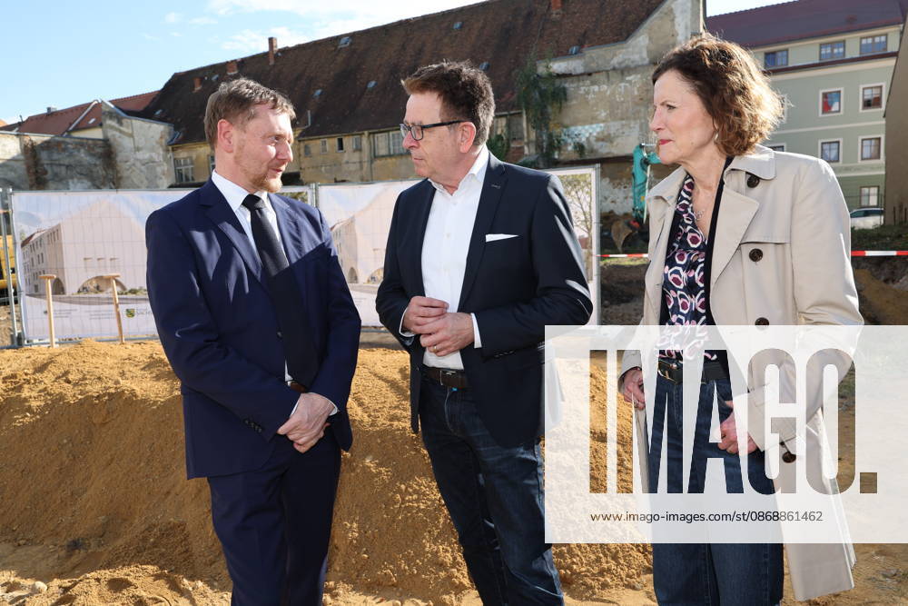 Erster Spatenstich: Baustart für das Sorbisches Wissensforum in Bautzen Bautzen, 7. Oktober 2026. Mit dem feierlichen ersten Spatenstich haben heute in Bautzen die Bauarbeiten für das Sorbisches Wissensforum begonnen. Das rund 50 Millionen Euro teure Großprojekt auf dem historischen Lauenareal gilt als der bisher bedeutendste Meilenstein der Stiftung für das sorbische Volk und wird vollständig über Mittel aus dem sächsischen Strukturwandel finanziert. Bis zur geplanten Fertigstellung im Jahr 2030 entsteht ein moderner, multifunktionaler Gebäudekomplex nach Plänen des Münchner Architekturbüros bogevischs buero. Der Neubau wird zwei der wichtigsten sorbischen Institutionen unter einem Dach vereinen: das Sorbisches Museum mit einer