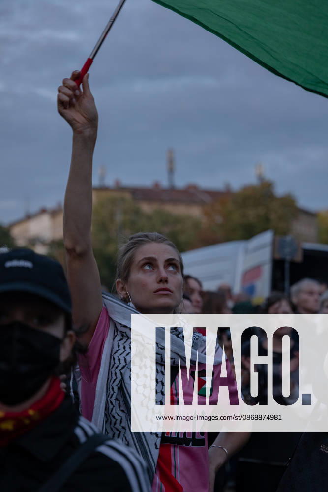 Hundereds of pro-palestinian protesters gather in Berlin, Germany, on October 7, 2026. This marks the three-year anniversary of the Hamas led border attacks in Southern Israel. Germany - ZUMAj167 20261007_zip_j167_006