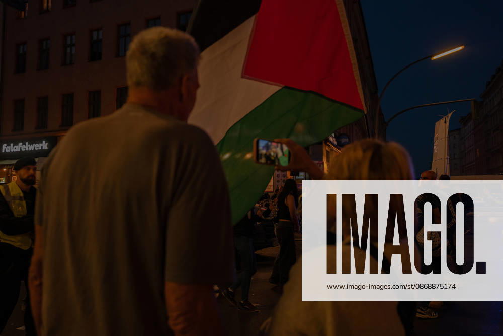 Hundereds of pro-palestinian protesters gather in Berlin, Germany, on October 7, 2026. This marks the three-year anniversary of the Hamas led border attacks in Southern Israel. Germany - ZUMAj167 20261007_zip_j167_028