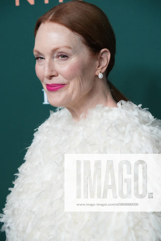 JULIANNE MOORE attends Ã¢â‚¬ËœThe DebutÃ¢â‚¬â ¢ Red Carpet Arrivals at the 64th New York Film Festival,.Alice Tully Hall, Lincoln Center, NYC.October 7, 2026 . The Debut Red Carpet Arrivals At The 64th New York Film Festival,.Alice Tully Hall, Lincoln Center, NYC.October 7, 2026 . New York USA - ZUMAms4_ 20261007_faf_ms4_018