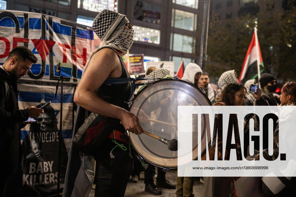 The Union Square candlelight vigil organized by the group Israelis for Peace on October 7th 2026 went on in spite of loud protests by pro-Palestinian activists. Several public officials, including New York City mayor ZOHRAN MAMDANI, joined the group in commemorating the Israeli lives lost on Ocotober 7th 2023 despite the protests. New York USA - ZUMAh214 20261007_znp_h214_016