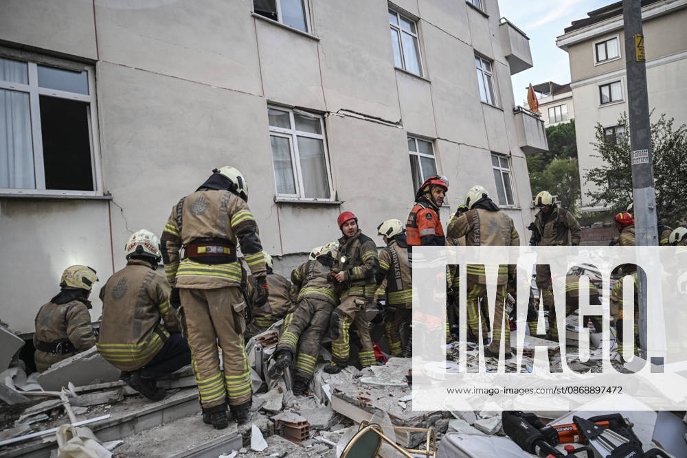 Partial collapse occurs in 7-story building in Istanbul s Maltepe district ISTANBUL, TURKIYE - OCTOBER 8: Search and rescue teams continue efforts to locate and rescue people trapped under the rubble as an injured person is taken to a hospital by ambulance after the lower floors of a seven-story building partially collapse in the Maltepe district of Istanbul, Turkiye, on October 8, 2026. Murat Sengul Anadolu Istanbul Turkey. Editorial use only. Please get in touch for any other usage.