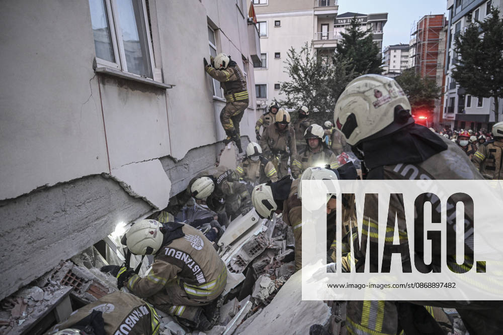 Partial collapse occurs in 7-story building in Istanbul s Maltepe district ISTANBUL, TURKIYE - OCTOBER 8: Search and rescue teams continue efforts to locate and rescue people trapped under the rubble as an injured person is taken to a hospital by ambulance after the lower floors of a seven-story building partially collapse in the Maltepe district of Istanbul, Turkiye, on October 8, 2026. Murat Sengul Anadolu Istanbul Turkey. Editorial use only. Please get in touch for any other usage.