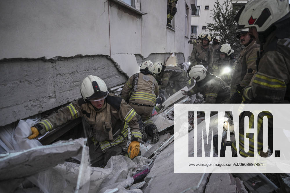 Partial collapse occurs in 7-story building in Istanbul s Maltepe district ISTANBUL, TURKIYE - OCTOBER 8: Search and rescue teams continue efforts to locate and rescue people trapped under the rubble as an injured person is taken to a hospital by ambulance after the lower floors of a seven-story building partially collapse in the Maltepe district of Istanbul, Turkiye, on October 8, 2026. Murat Sengul Anadolu Istanbul Turkey. Editorial use only. Please get in touch for any other usage.