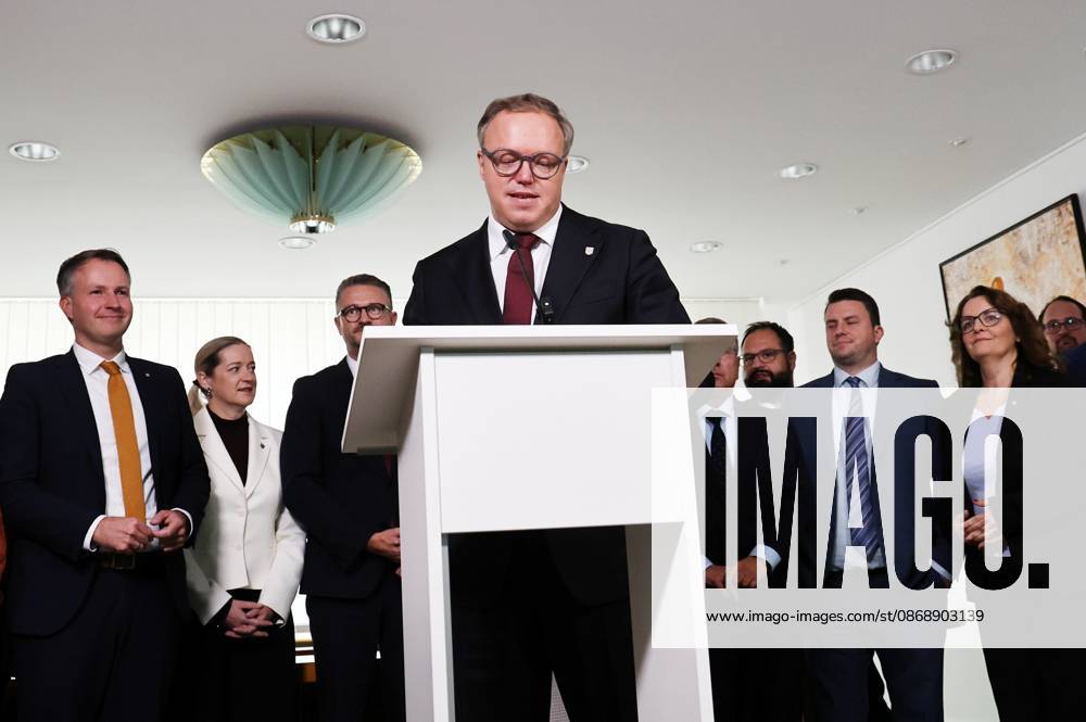 Thuringian State Parliament: Statement by Minister-President Mario Voigt (CDU), October 7, 2026, Erfurt, Thuringian State Parliament, Statement by Minister President Mario Voigt (CDU); he has withdrawn the lawsuit and accepts the revocation of his doctoral degree; he is issuing this statement on behalf of the entire parliamentary caucus, which is standing behind him symbolically